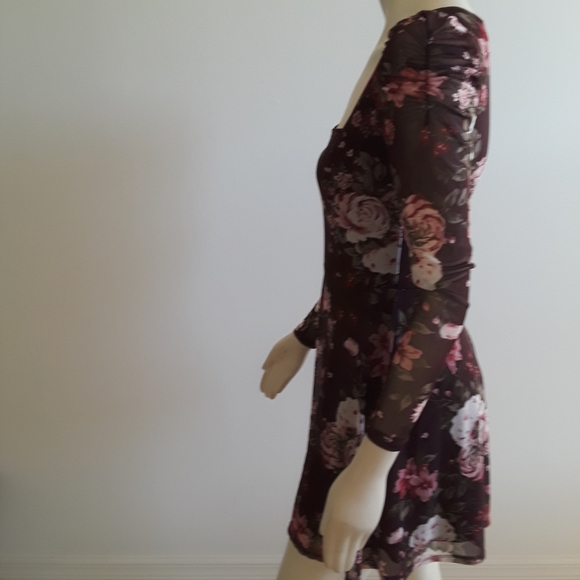 Derek Heart Dress - Picture 2 of 5